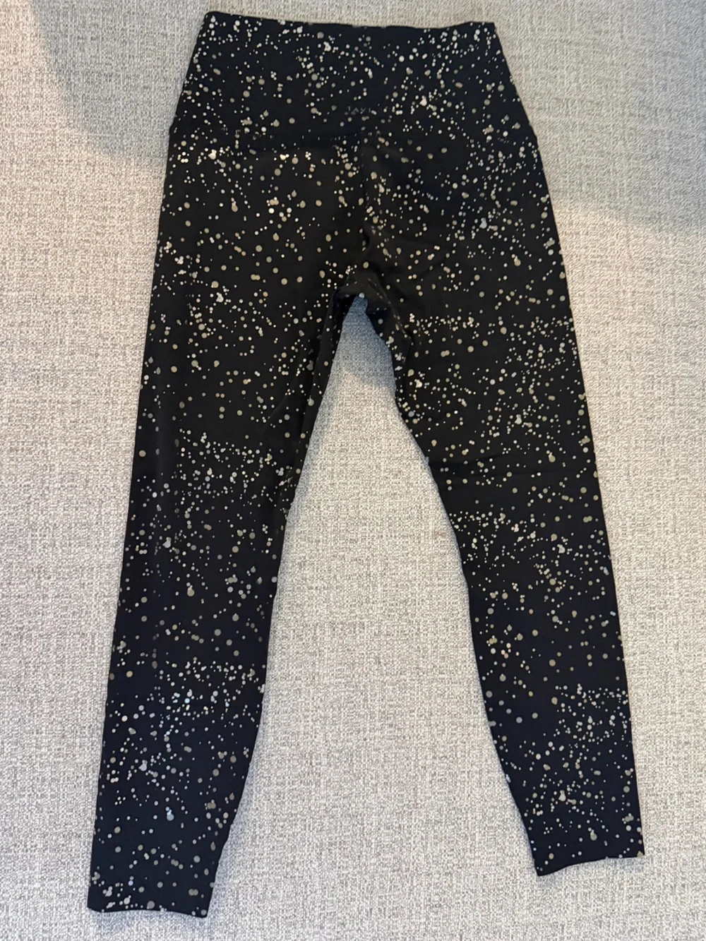 TaviSculpt® High Waisted 7/8 Leggings in Ebony Silver and Gold Glimmer - Picture 3 of 11